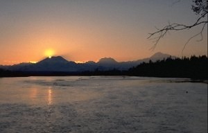 Sonnenuntergang hinter dem Mount Foraker; rechts Hunter und Denali.