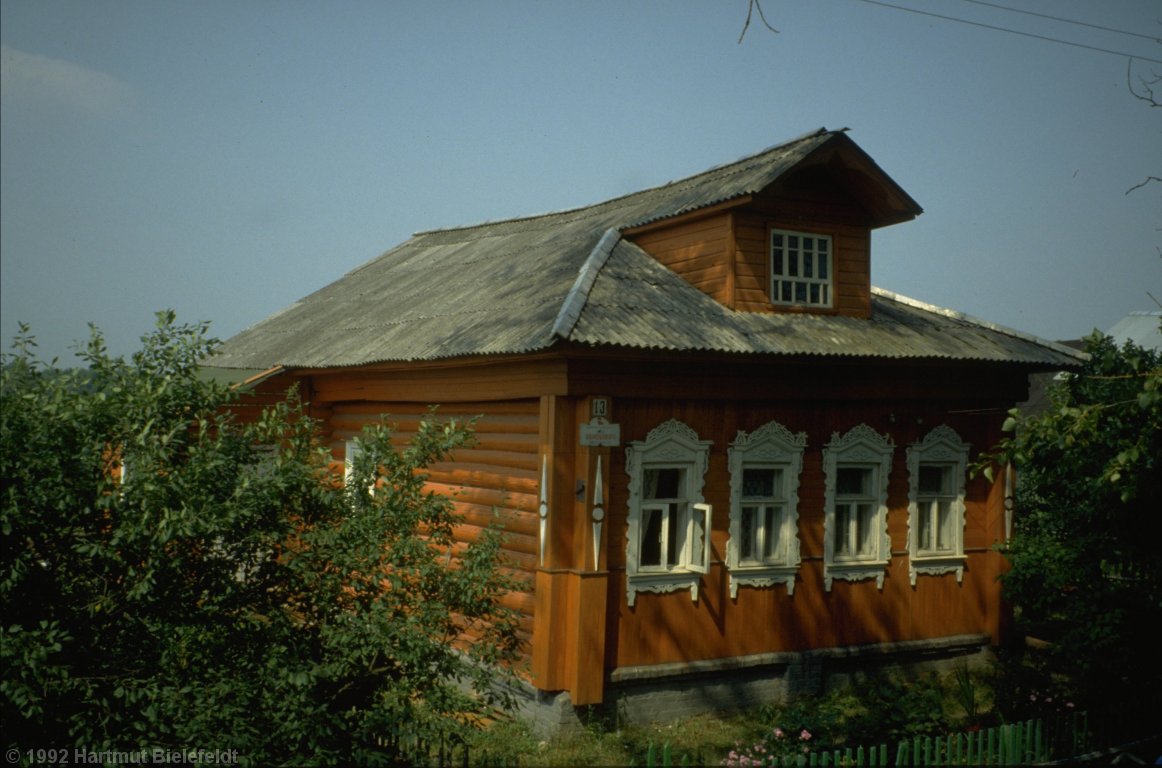 houses along the road to Zagorsk