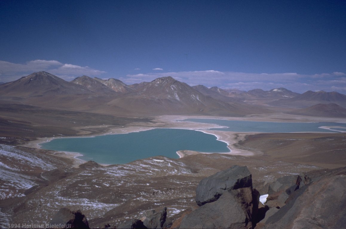 Am Lagerplatz auf ca. 5000 m hat man einen schönen Blick auf die Laguna Verde in Bolivien.