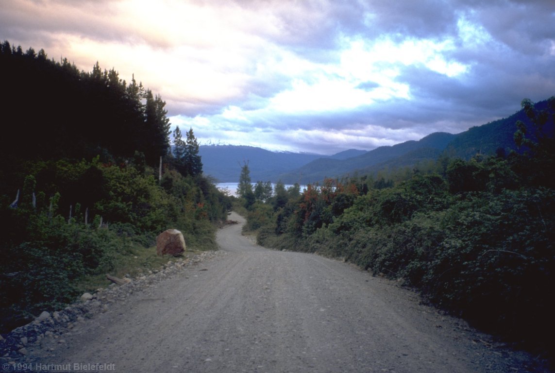 The road along Lago Panguipulli is just one big pothole.