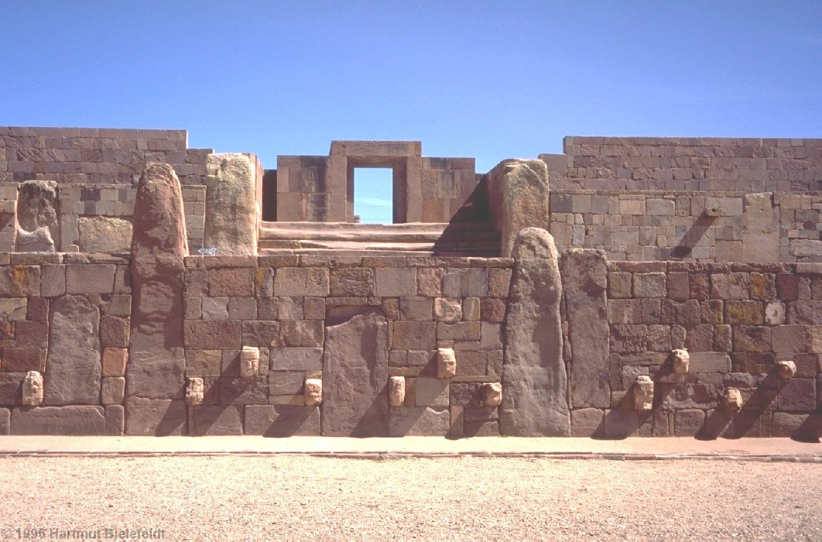 Der Hauptplatz in Tiwanaku, einer Kultur vor der Zeit der Inkas.