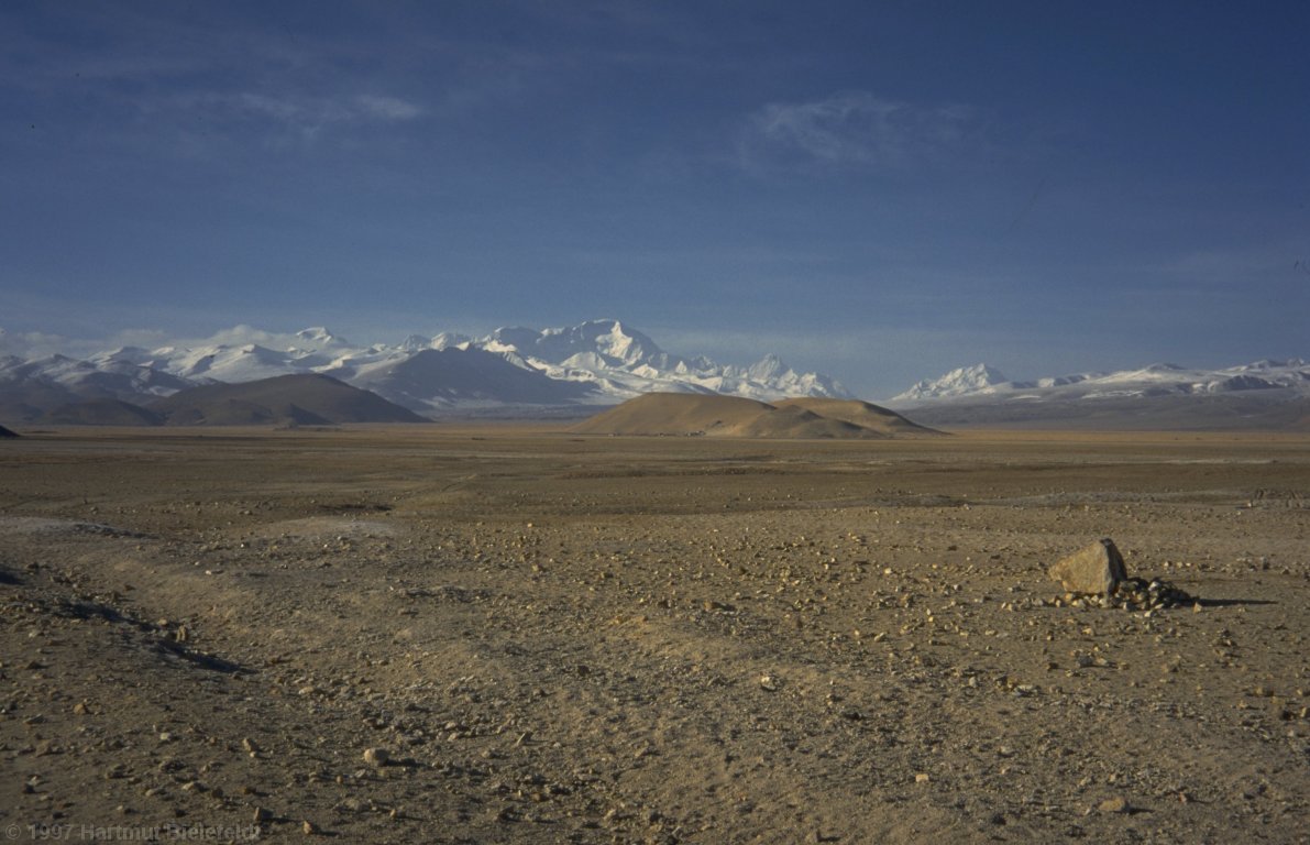 Cho Oyu is in sight, another 40 kilometers to its base.