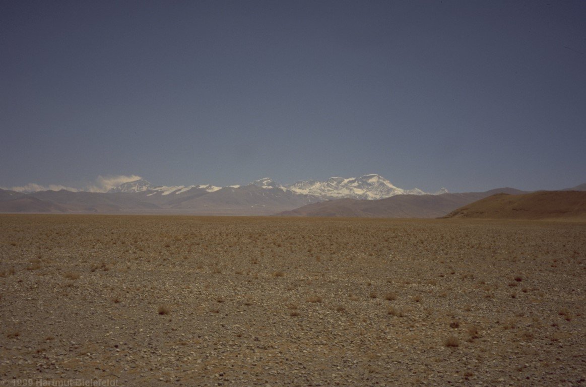 First view to Everest and Cho Oyu, from 70 kilometers distance