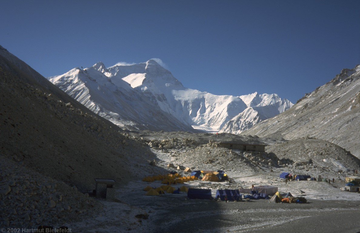 Still 20 km distant: Mount Everest
