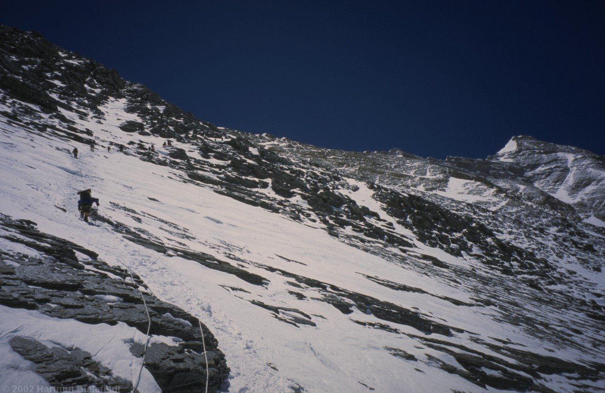 Our route passes several steeper sections to the right towards camp 3.