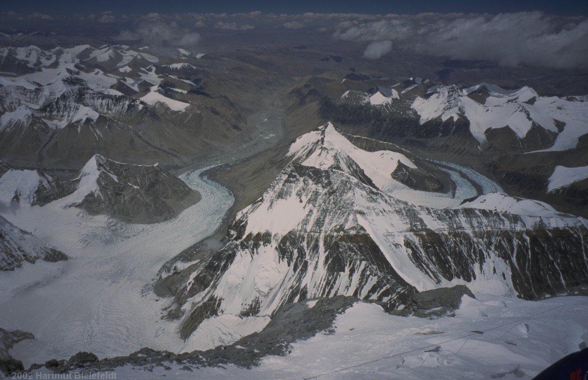 In the north, at the end of the scree-covered glacier, the basecamp is situated.