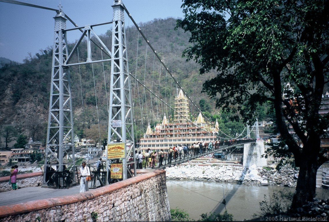 Rishikesh: Bridge over Ganges River