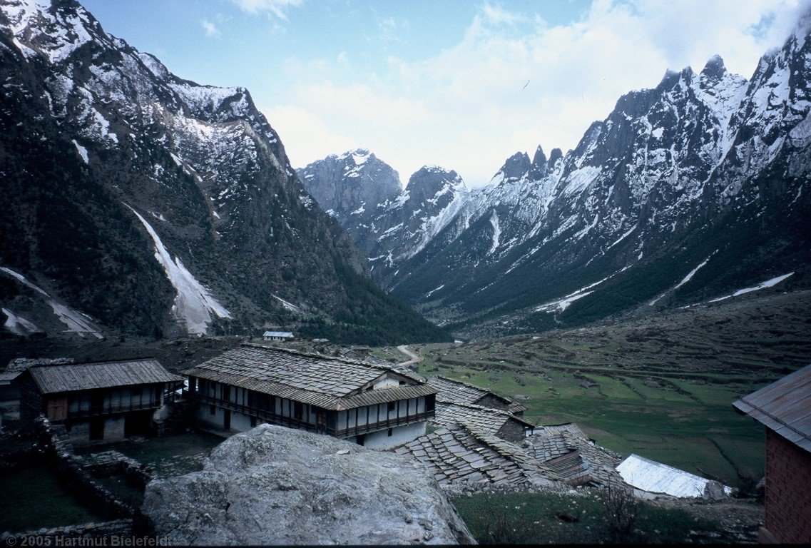 Bampa, view outside the valley
