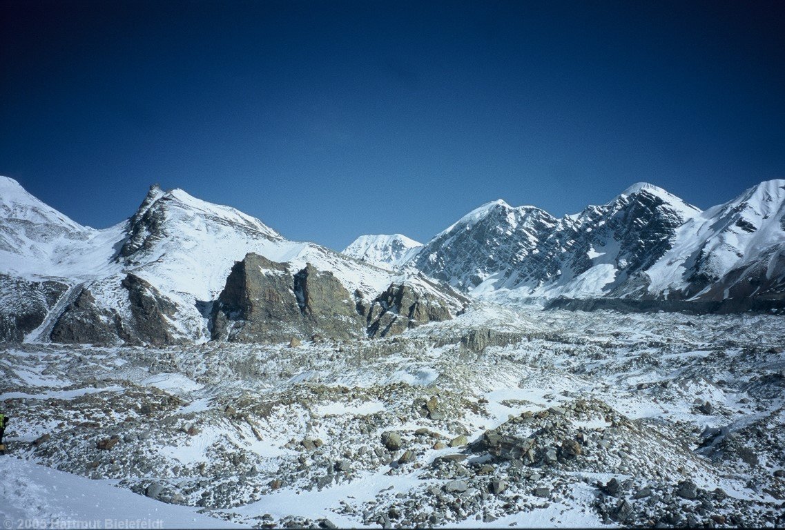East Kamet Glacier and Raikana Glacier, north of the base camp