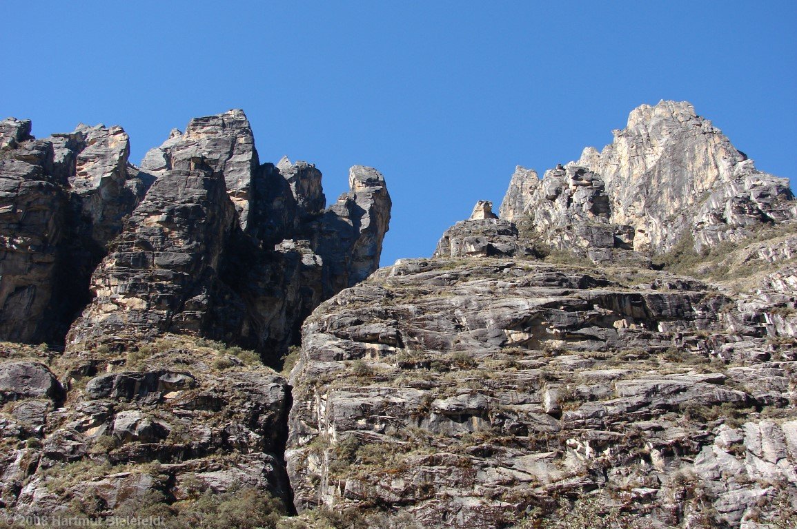Die Eingänge der Quebradas sind von wilden Felsbastionen bewacht.