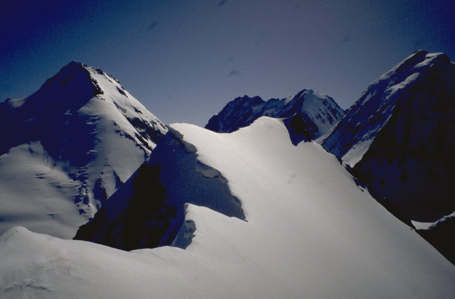 Auf dem Pik Vorobjev mit Blick nach Osten (Pik der Vier, Pik Achmadi Donisch, Pik Clara Zetkin)