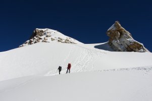 near the summit of Urus Este