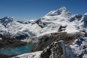 Urus: Laguna Akilpo und Tocllaraju