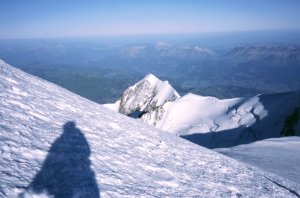 Die Aiguille de Bionnassay (4052) liegt unter uns