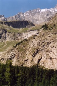 Val Veny. The hut is situated above the shady rock wall.