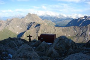 Auf 3047 m steht das Bivacco Rainetto