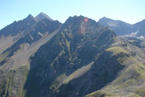 Mont Emilius in Sicht, doch es geht noch weit rechts herum durch das Hochtal.