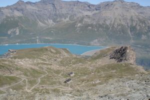 Blick vom Mont Malamot auf den Lac du Mont Cenis