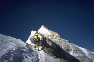 Summit ridge at 8500 m, between First and Second Step