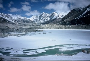 Der See Vasudhara Tal