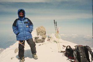 Claudia auf dem Elbrus-Gipfel
