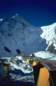 Khan Tengri (7010 m), vom Basislager (4200 m) aus gesehen