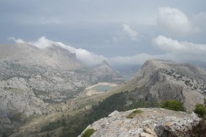 Blick zurück vom Ofre, links Puig Major, rechts Francesa und Rateta