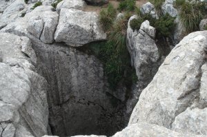 Karstloch neben dem Gipfel, Tiefe unbekannt