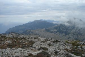 Auf dem Gipfel: Kurz sieht man Puig Major und Massanella