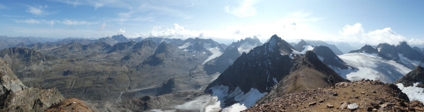 Gipfelaussicht nach Osten, Paznauntal/Fluchthörner bis Verstanclahorn
