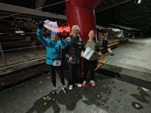 21:20: Nina hat 100, Claudia 200 km