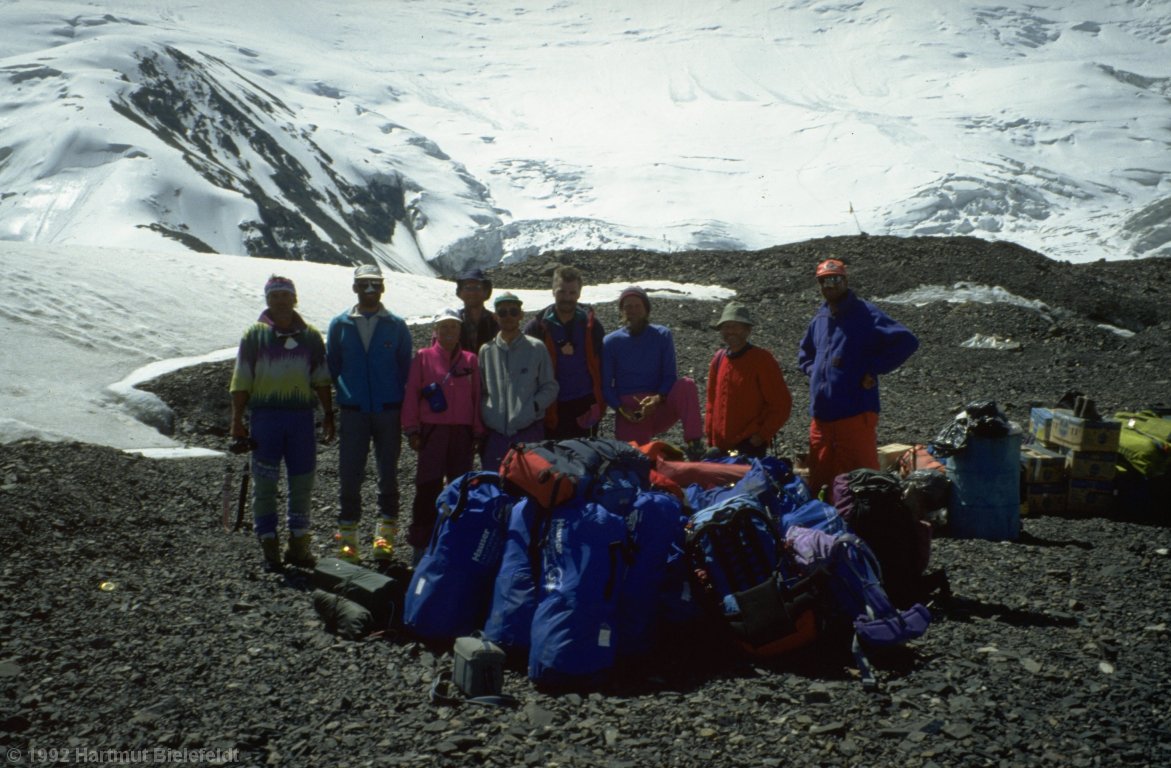 Gruppenbild mit Expeditionsgepäck