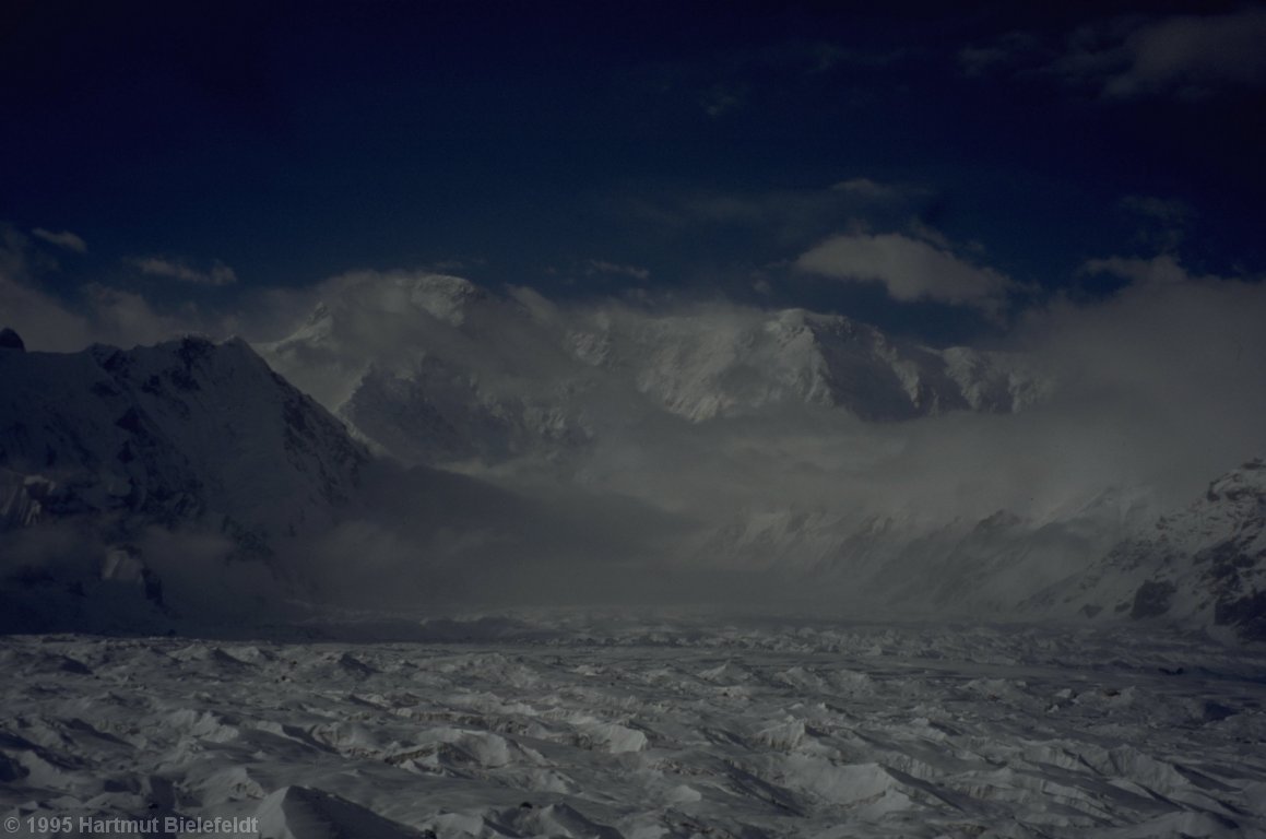 Soon we experience the typical Tien Shan good weather: a strange kind of fog that hides the higher mountains.