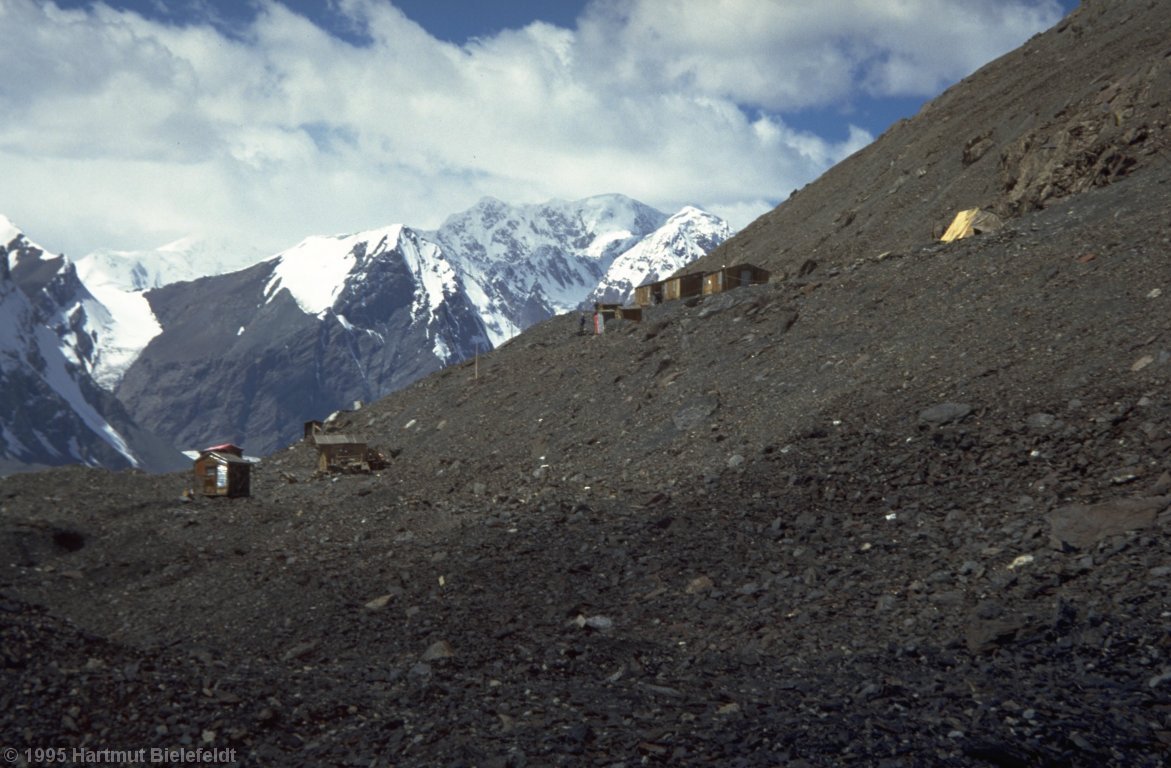 base camp Inylchek South (4200 m)