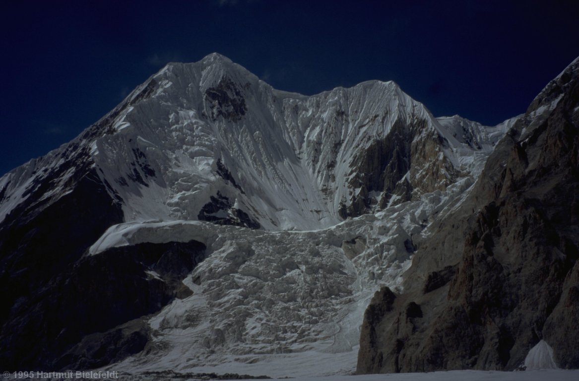 Peak Gorki looks inaccessible.