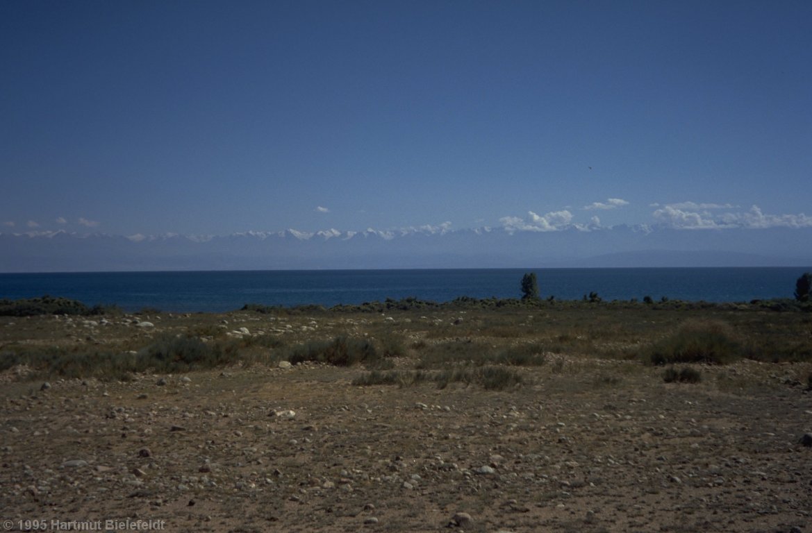 Der Issyk-Kul-See auf 1600 m sorgt für ein mildes und feuchtes Klima in dieser Region Kirgisiens