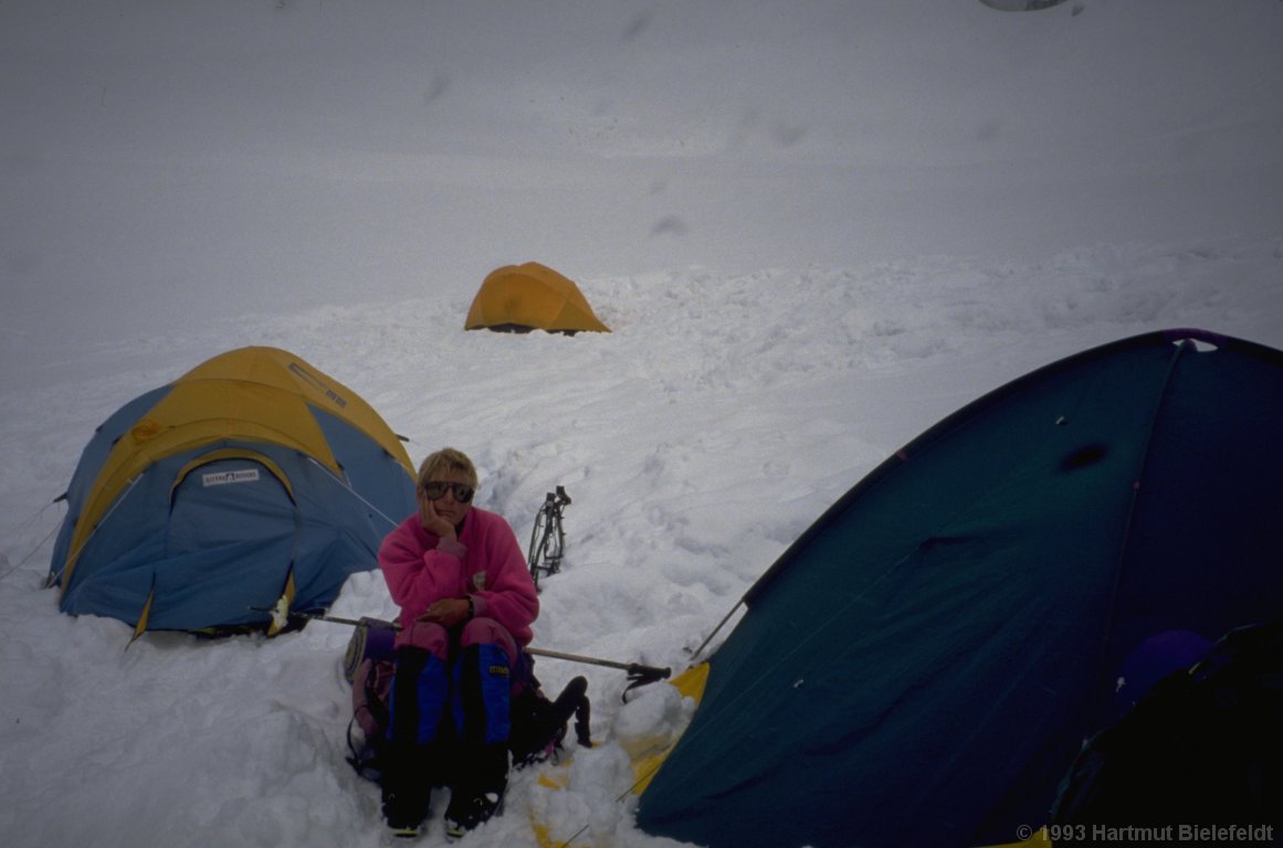 Erneutes Schlechtwetter auf 5600 m läßt uns umkehren