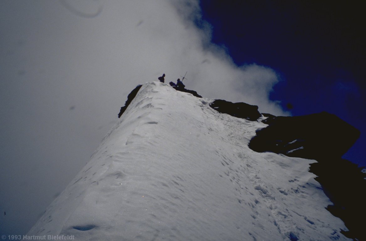 Unsere Kameraden warten schon auf dem Gipfel.