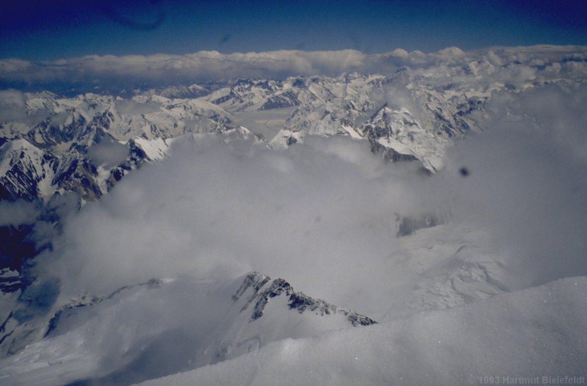 Die Fernsicht ist durch die Wolken etwas begrenzt
