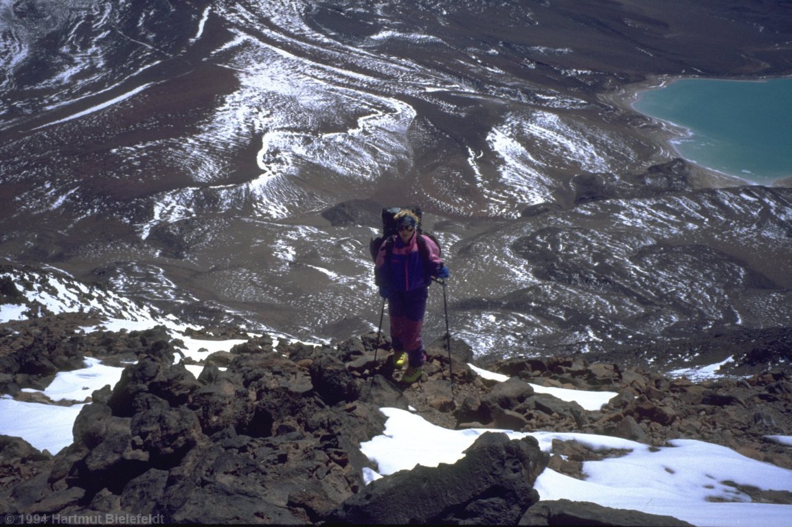 The further ascent runs through lava fields, technically not interesting.