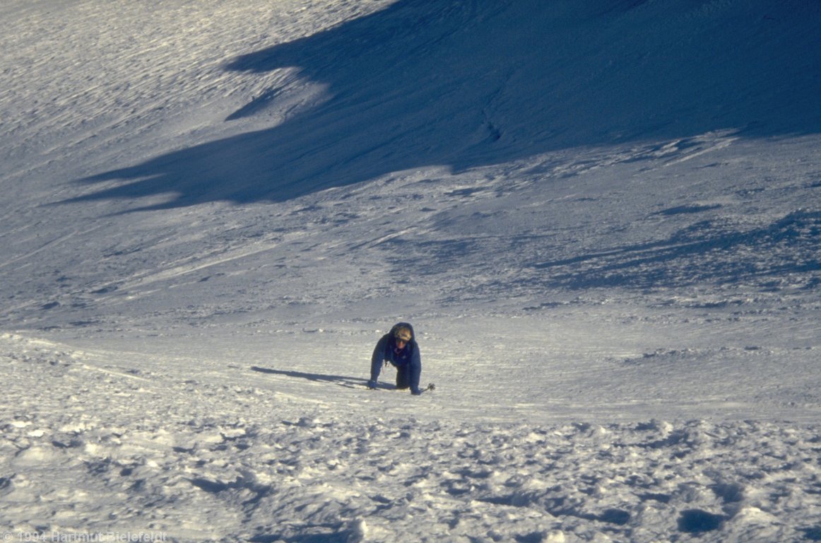 The slopes are steep enough to turn towards the mountain when descending.