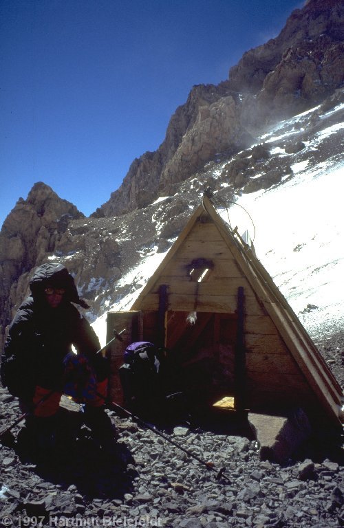 Refugio Independencia (6430 m), oder was davon übrig ist.