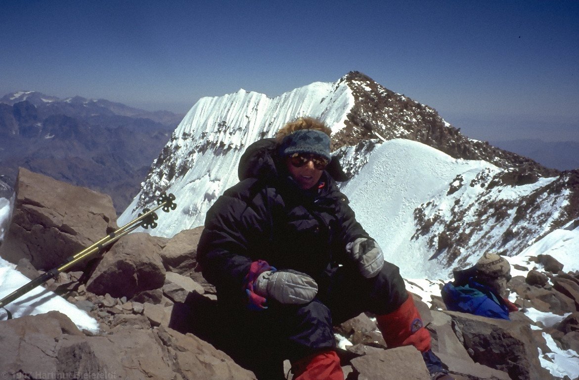 Der Guanaco-Rücken verbindet die beiden Gipfel des Aconcagua. Nun ist es nicht mehr weit.