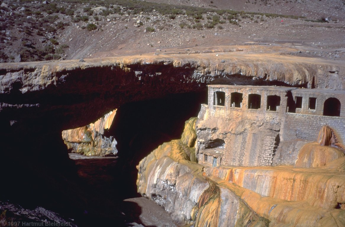 Das alte Bad unter der Naturbrücke Puente del Inca