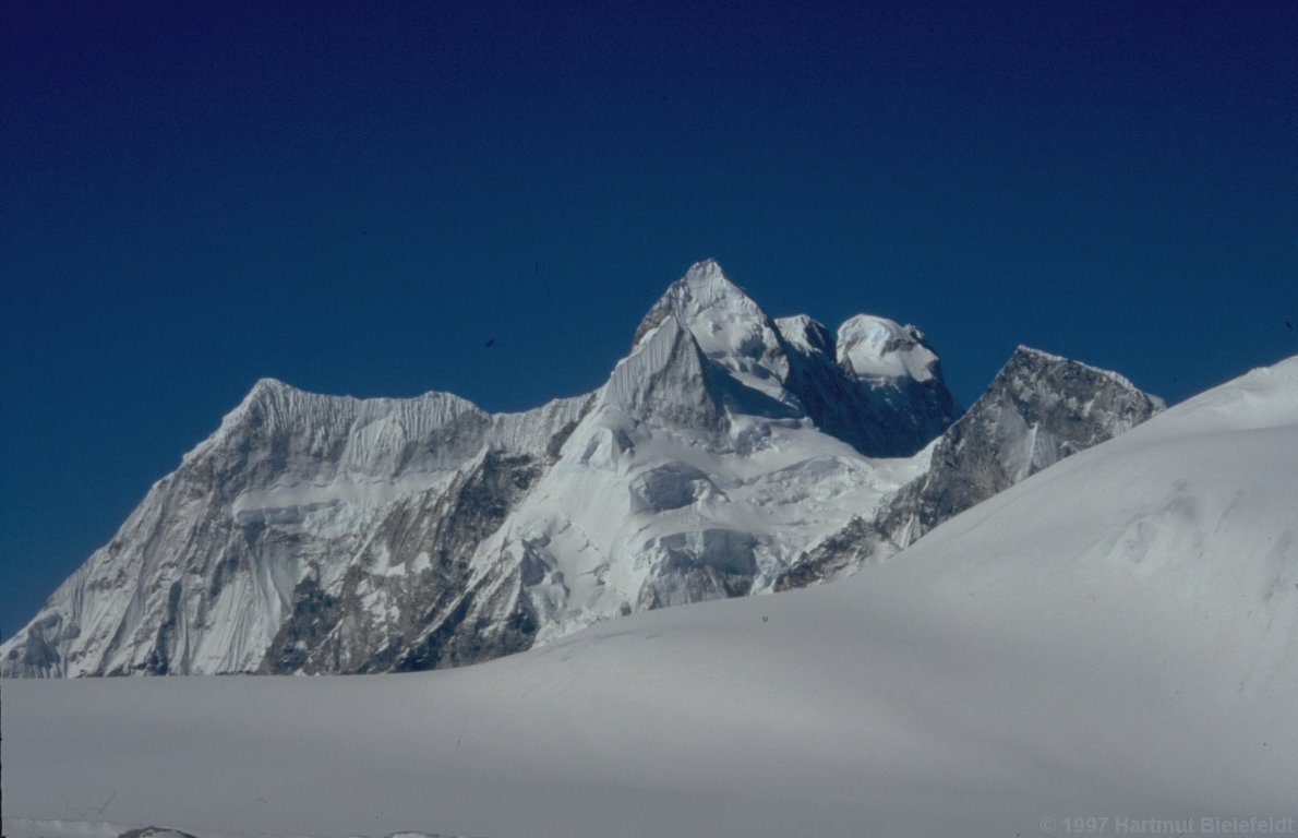 On the Nepalese side of Nangpa La, we see impressive mountain shapes.