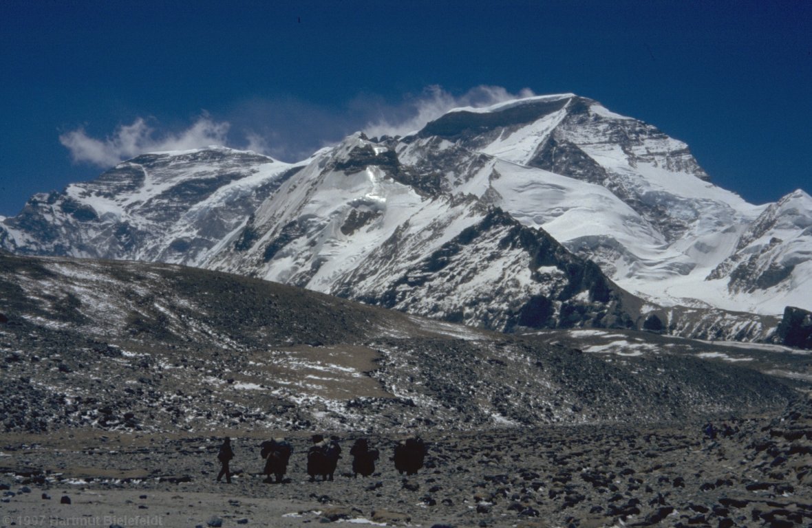 We walk back towards the drivers´ basecamp