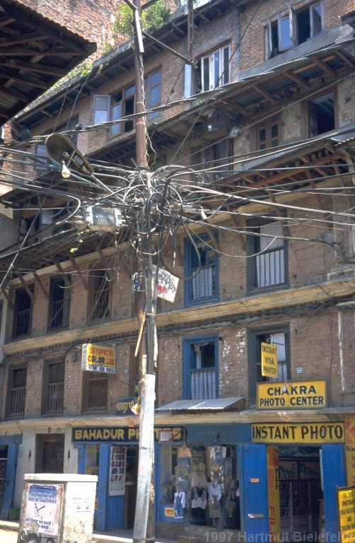 Da braucht man sich nicht über gelegentliche Stromausfälle in Kathmandu zu wundern.