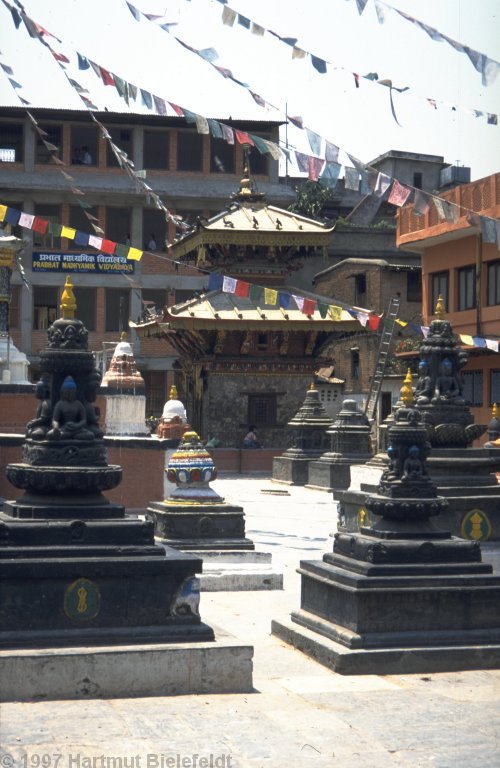 Kathmandu. In jedem Winkel findet sich ein größerer oder kleinerer Tempel.