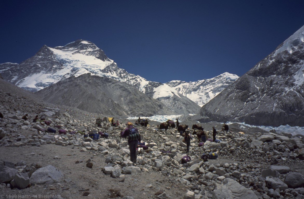Here, at 5700 m, our basecamp will be established. In the background Cho Oyu.
