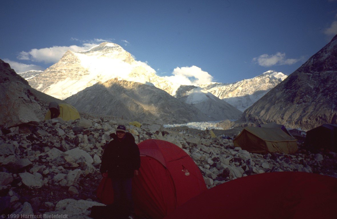 In the evening all tents are pitched.